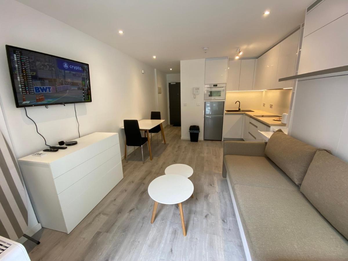 Modern Studio Apartment At The Hub غيبرالتار المظهر الخارجي الصورة