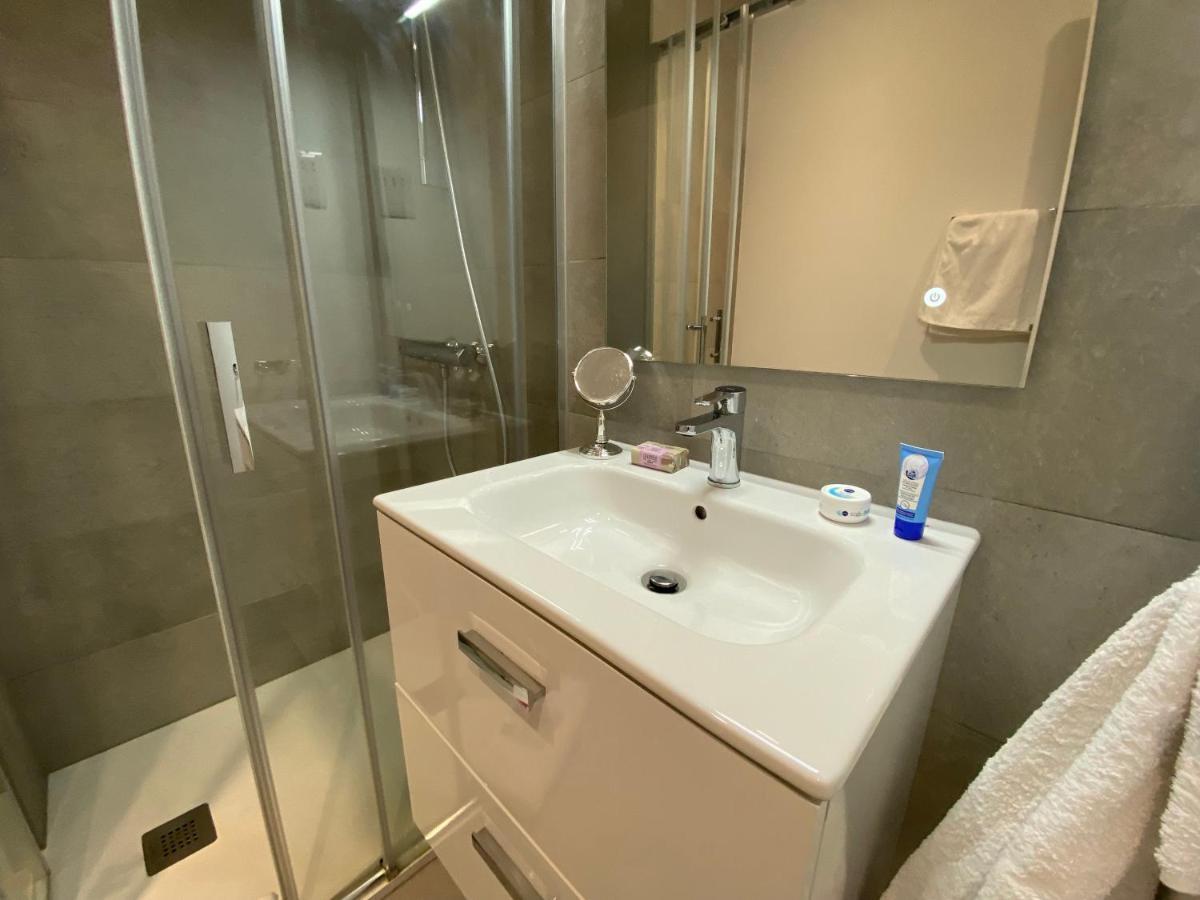 Modern Studio Apartment At The Hub غيبرالتار المظهر الخارجي الصورة